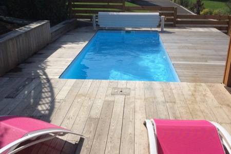 terrasse-bois-et-piscine